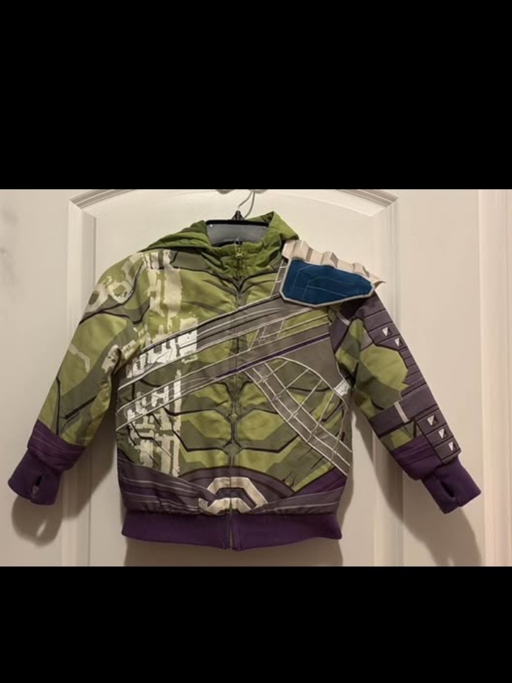 Disney Store / Marvel Hulk Thor Ragnarok puffer jacket boys size 4